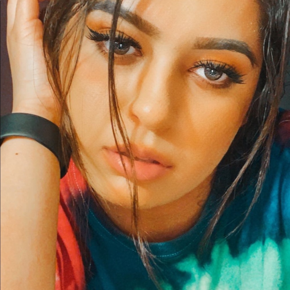 Meet your Posher, Isabella